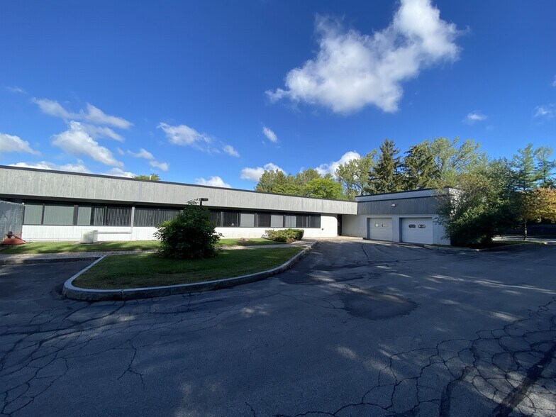 1035 N Seventh St, Liverpool, NY à louer - Photo principale – Image 1 sur 7