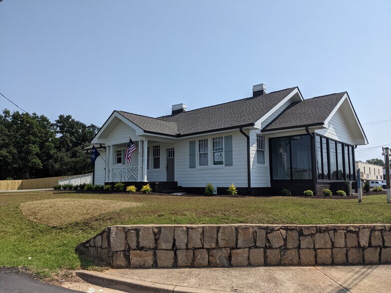 1413 Laurens Rd, Greenville, SC à louer - Photo principale – Image 2 sur 15