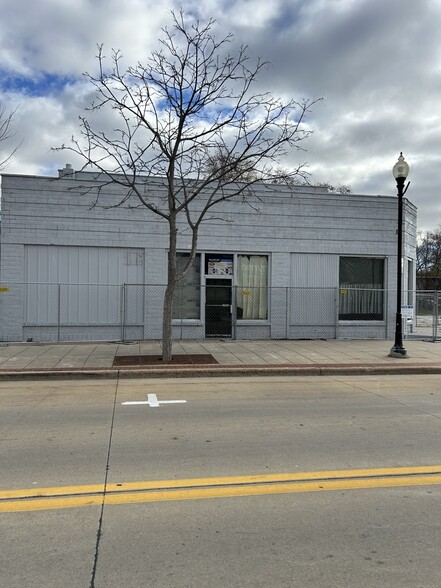 640 N Main St, Oshkosh, WI à vendre - Photo de l’immeuble – Image 3 sur 5