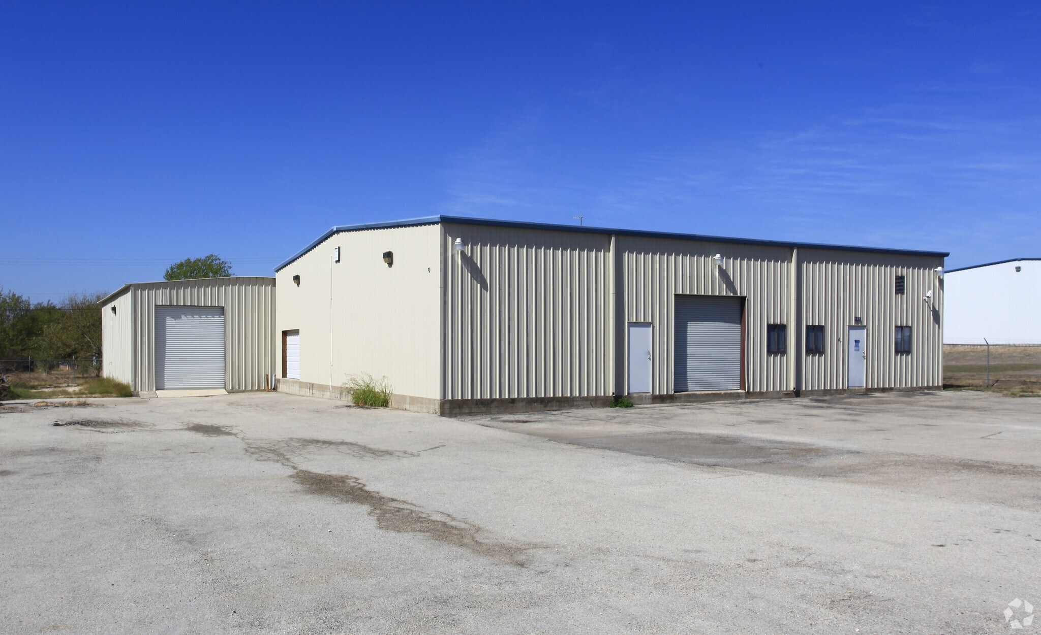 211 Tradesmen Dr, Hutto, TX à louer Photo principale– Image 1 sur 4