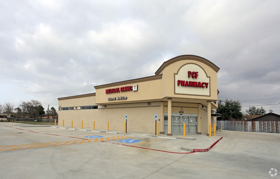 2615 Strawberry Rd, Pasadena, TX à vendre - Photo de l’immeuble – Image 2 sur 16