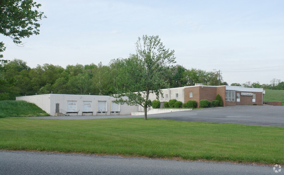 330 E Park Dr, Harrisburg, PA à louer - Photo de l’immeuble – Image 2 sur 17