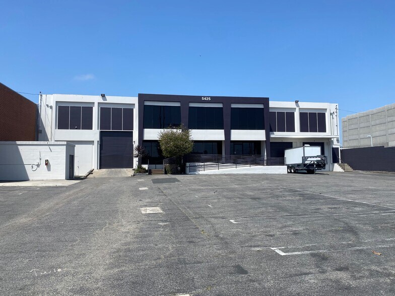 5425 Grosvenor Blvd, Los Angeles, CA à louer - Photo de l’immeuble – Image 1 sur 6