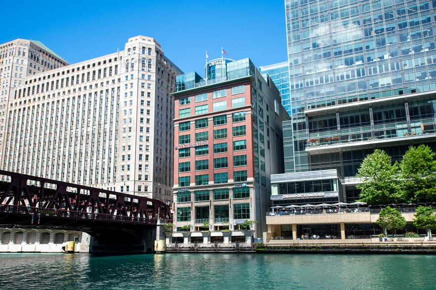325 N Wells St, Chicago, IL à louer - Photo de l’immeuble – Image 2 sur 6