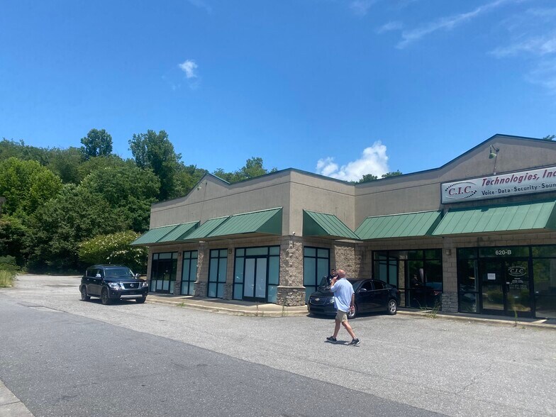 620 Casino Trl, Whittier, NC à louer - Photo de l’immeuble – Image 2 sur 6