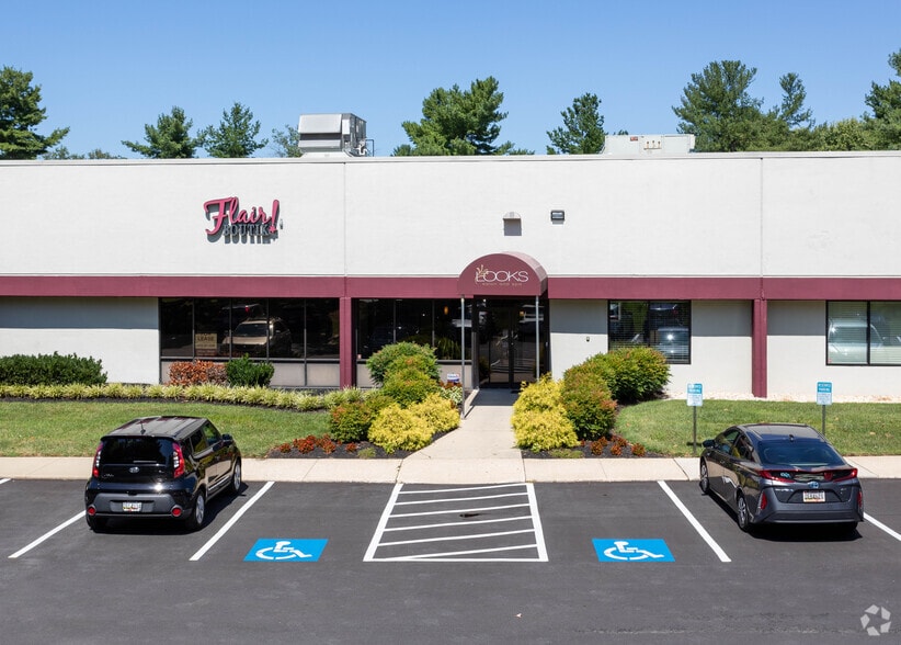 6822 Oak Hall Ln, Columbia, MD à louer - Photo de l’immeuble – Image 3 sur 6