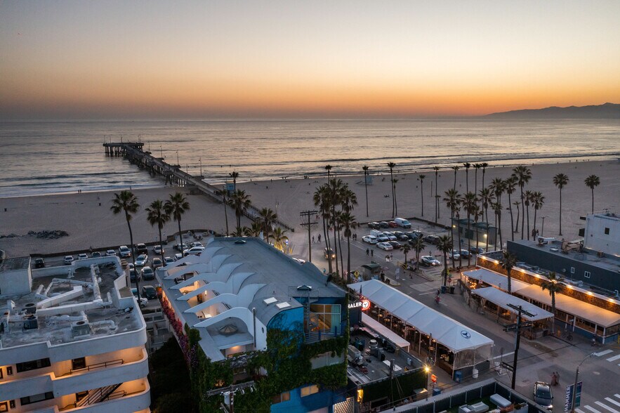 3111 Ocean Front Walk, Marina Del Rey, CA à vendre - Photo principale – Image 1 sur 163