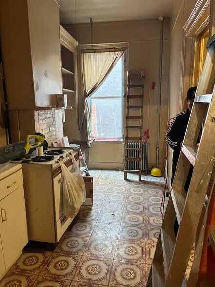 607 Knickerbocker Ave, Brooklyn, NY à vendre - Photo de l’immeuble – Image 2 sur 5