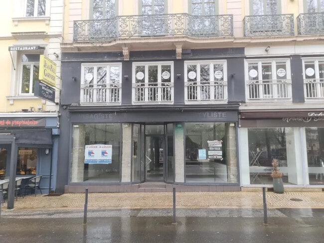 Plus de détails pour Local commercial à louer