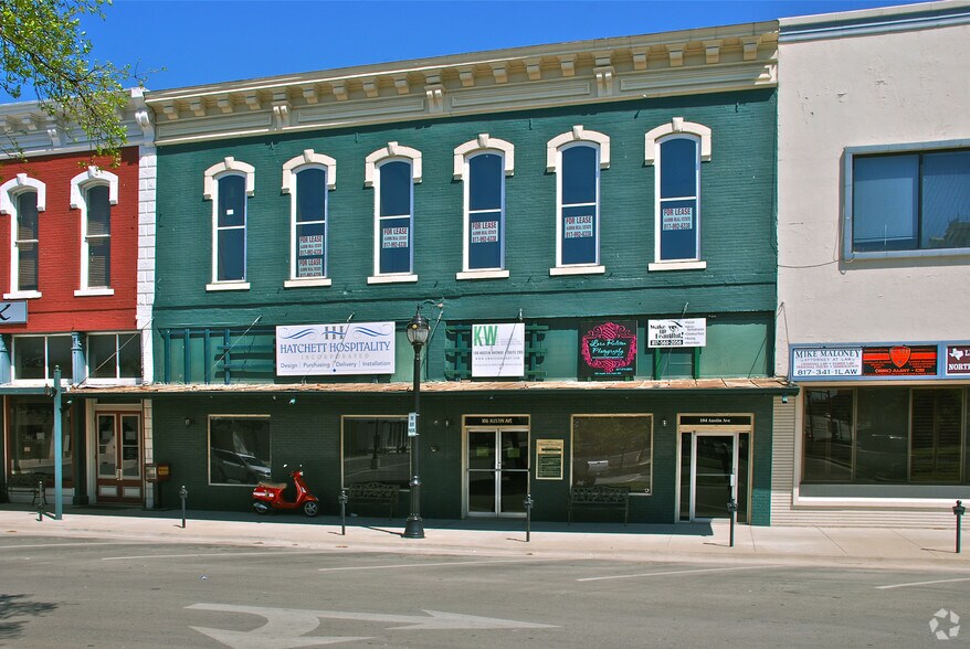 106 Austin Ave, Weatherford, TX à louer - Photo de l’immeuble – Image 3 sur 4