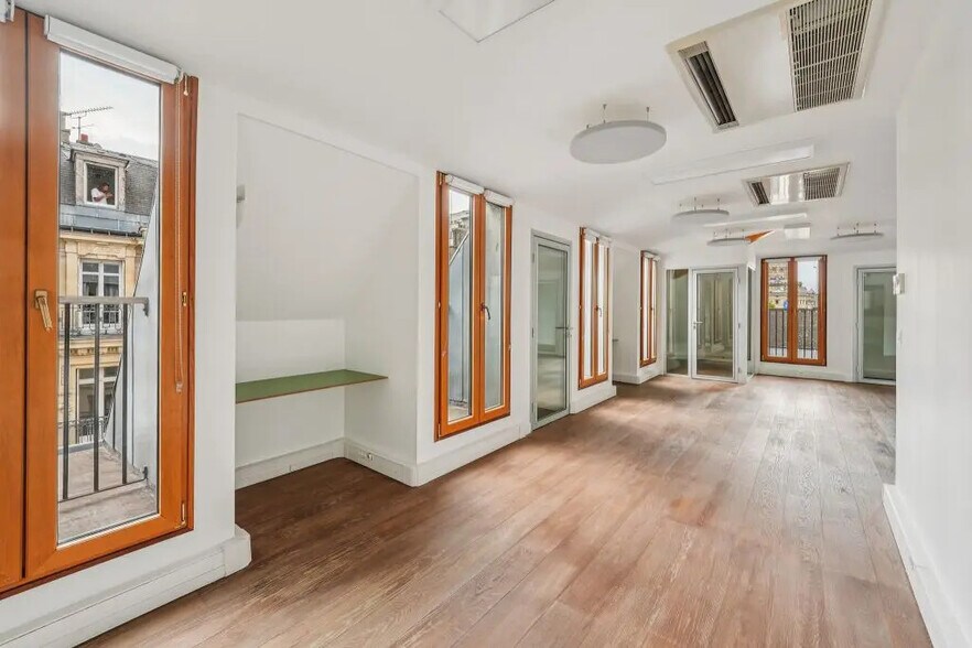 19 Rue De Mogador, Paris à louer - Photo de l’immeuble – Image 3 sur 9