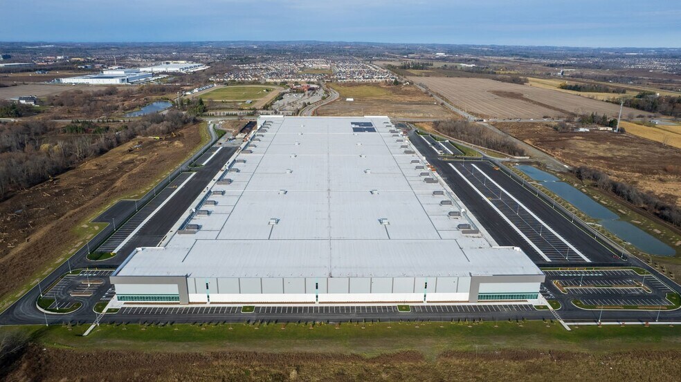 537 E Kingston Rd, Ajax, ON à louer - Photo de l’immeuble – Image 3 sur 9