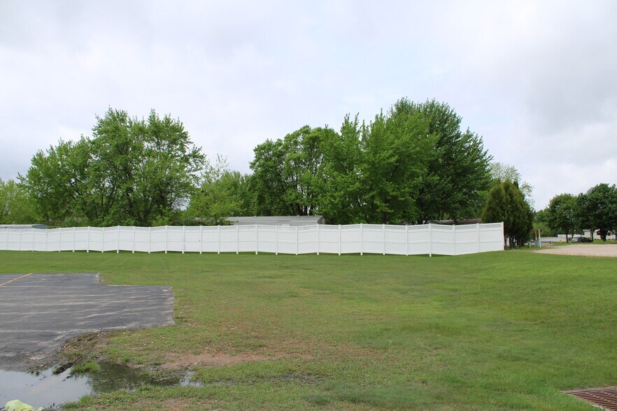 333 Prospect Ave, North Fond Du Lac, WI à louer - Photo de l’immeuble – Image 3 sur 6