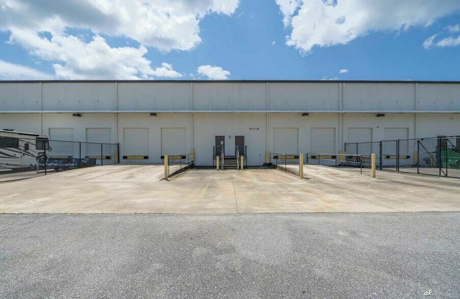 17740 Ashley Dr, Panama City Beach, FL à louer - Photo de l’immeuble – Image 3 sur 7