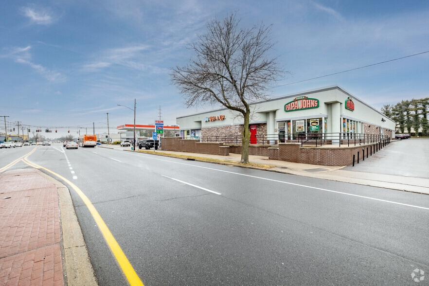 1700-1720 Lakeville Rd, New Hyde Park, NY à louer - Photo de l’immeuble – Image 2 sur 5