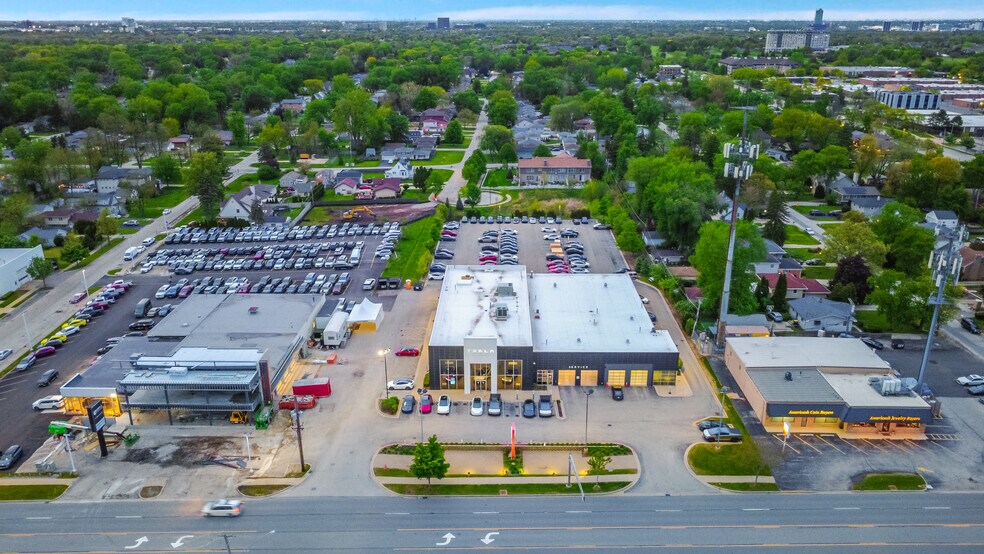 50 W Ogden Ave, Westmont, IL à vendre - Photo de l’immeuble – Image 2 sur 5
