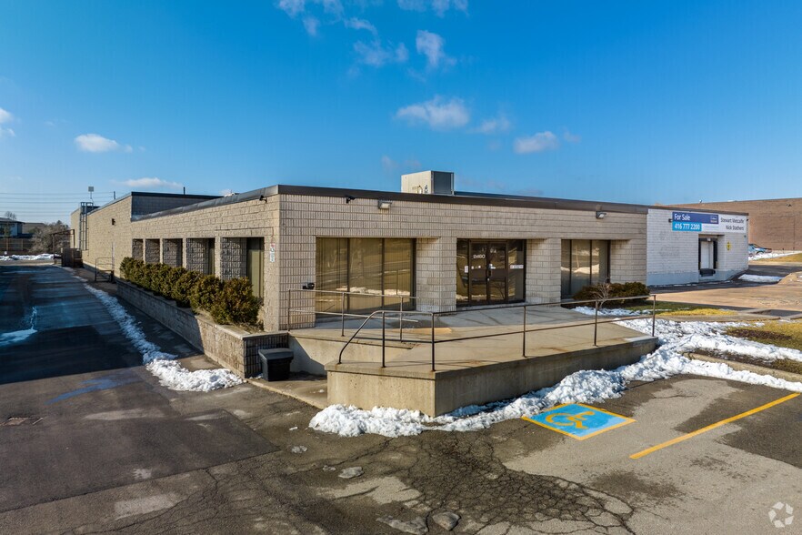 2460 Tedlo St, Mississauga, ON à louer - Photo principale – Image 1 sur 6