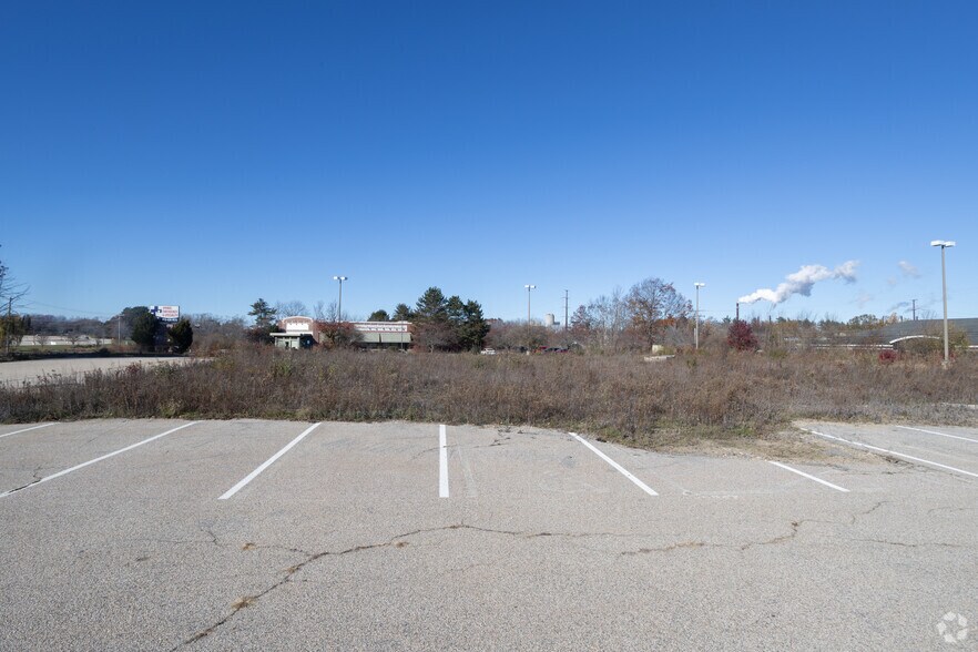 15 Piscataqua Dr, Newington, NH à louer - Photo principale – Image 1 sur 2