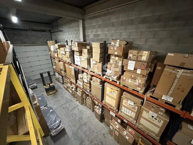 Plus de détails pour Bureau, Local d'activités à louer