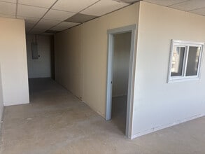 12100-12122 163 St NW, Edmonton, AB à louer Photo intérieure– Image 1 sur 5