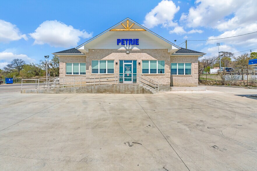 2104 Jacksboro Hwy, Fort Worth, TX à louer - Photo de l’immeuble – Image 2 sur 10