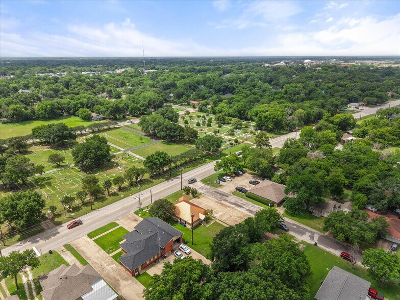 2220 W 2nd Ave, Corsicana, TX à vendre - Photo de l’immeuble – Image 2 sur 39