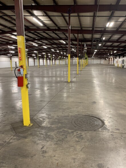 5725 Howard Bush Dr, Neosho, MO à louer - Photo de l’immeuble – Image 3 sur 26