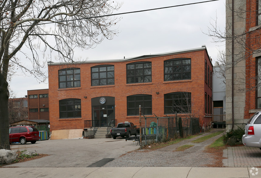 126 Catharine St, Hamilton, ON à louer - Photo principale – Image 1 sur 2