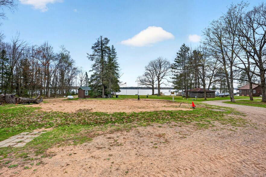 13019 Red Deer Rd, Hayward, WI à vendre - Photo principale – Image 1 sur 8