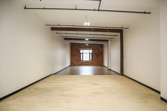 185 Van Dyke St, Brooklyn, NY à louer Photo intérieure– Image 1 sur 10