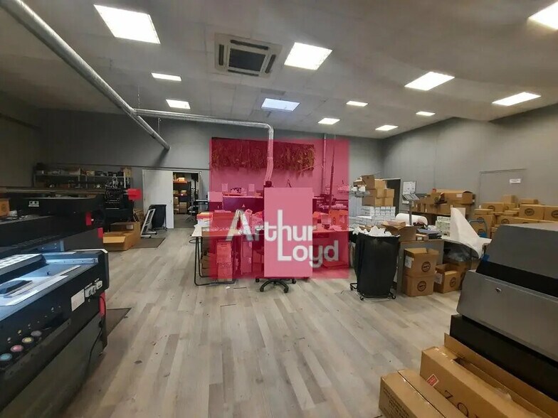 Local d'activités dans Aubière à vendre - Photo de l’immeuble – Image 2 sur 11