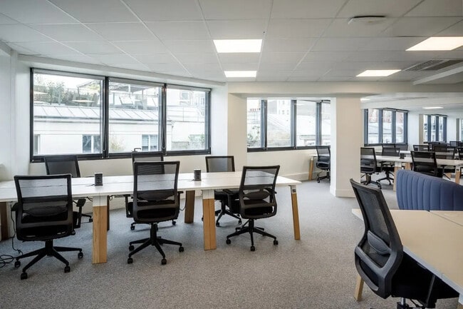 Plus de détails pour 9 Boulevard Gouvion-Saint-Cyr, Paris - Coworking à louer