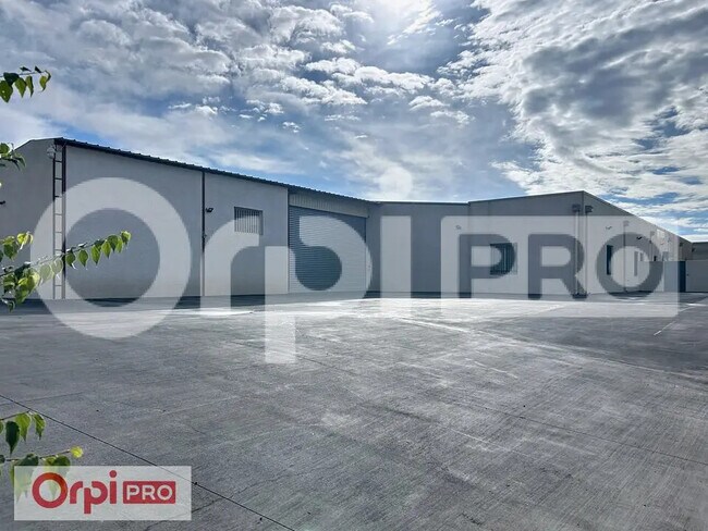 Plus de détails pour Local d’activités à vendre