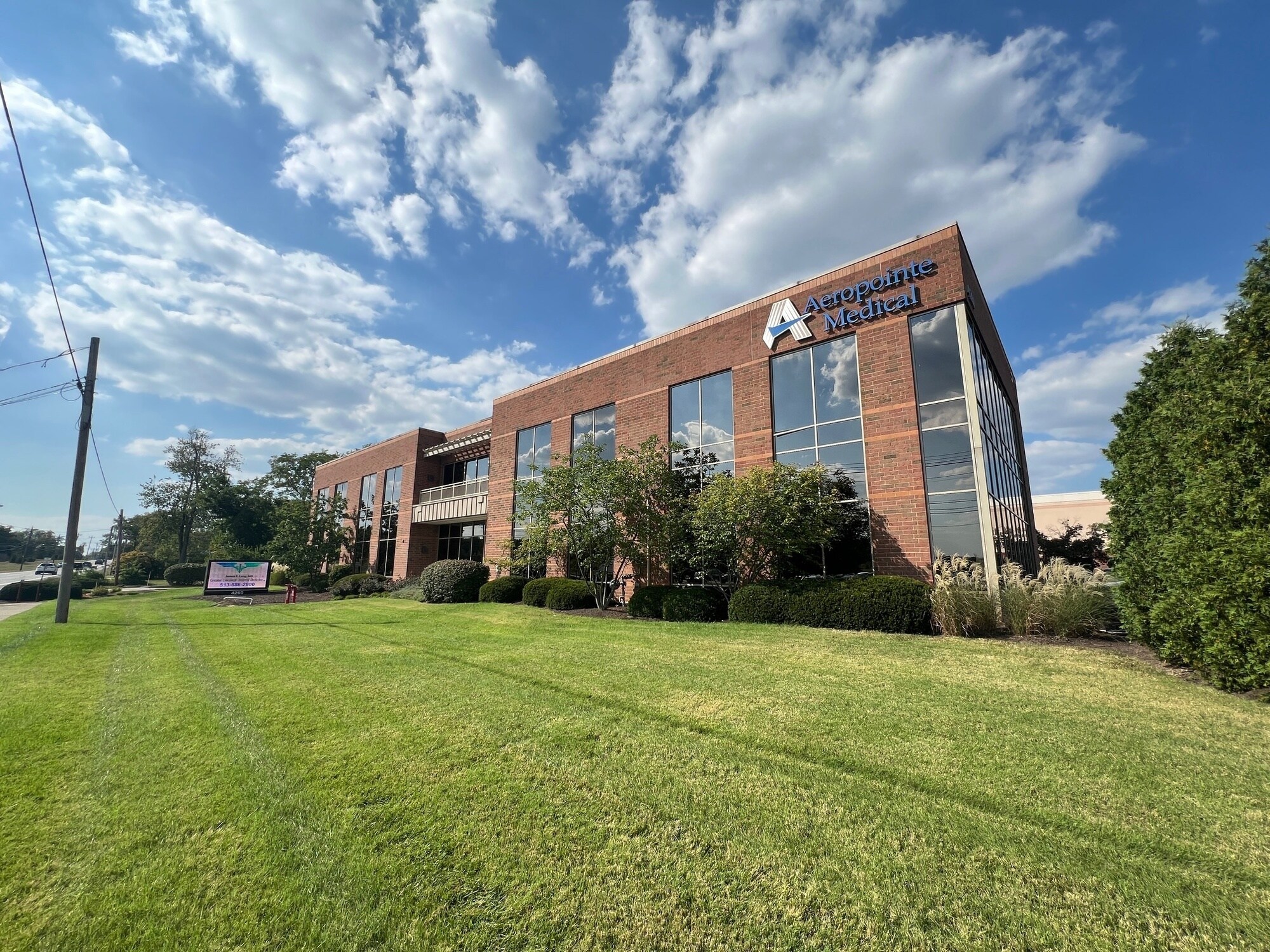 4260 Glendale Milford Rd, Blue Ash, OH à louer Photo de l’immeuble– Image 1 sur 25