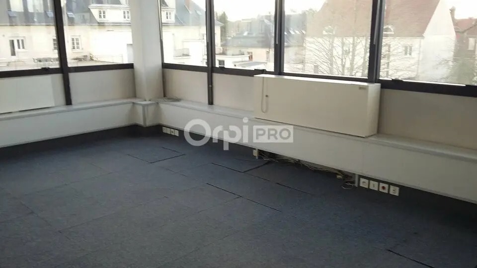 Bureau dans Compiègne à louer - Photo intérieure – Image 2 sur 6