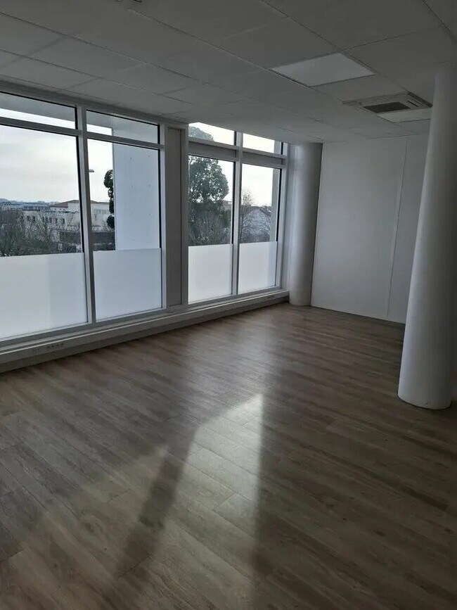 Plus de détails pour 4B Avenue De La Butte Aux Cailles, Anglet - Bureau à louer