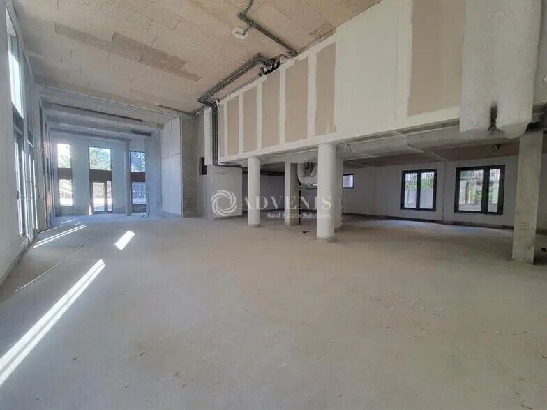 Local commercial dans Saint-Denis à louer - Photo de l’immeuble – Image 3 sur 6