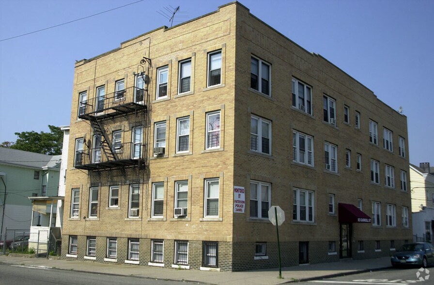 92 Carroll St, Paterson, NJ à vendre - Photo de l’immeuble – Image 2 sur 3