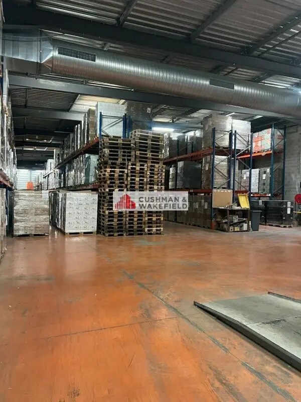 Local d’activités dans Domazan à louer Photo intérieure– Image 1 sur 4