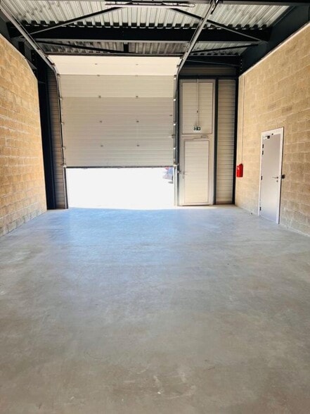 51 Rue Pierre Curie, Plaisir à louer - Photo de l’immeuble – Image 3 sur 10