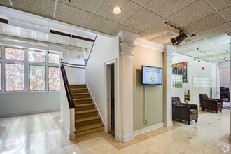 701 Kenmore Ave, Fredericksburg, VA à vendre Photo intérieure– Image 2 sur 8