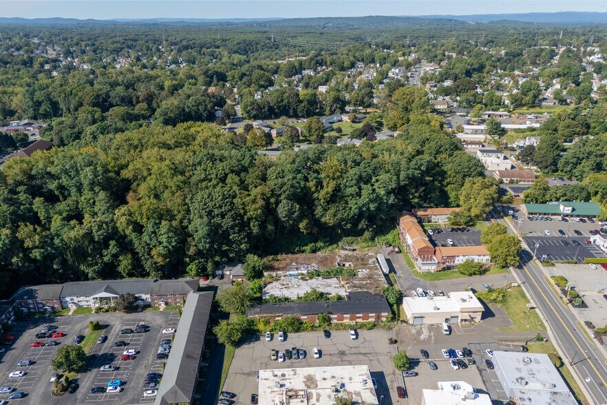 217 Westfield St, West Springfield, MA à vendre - Photo de l’immeuble – Image 2 sur 4