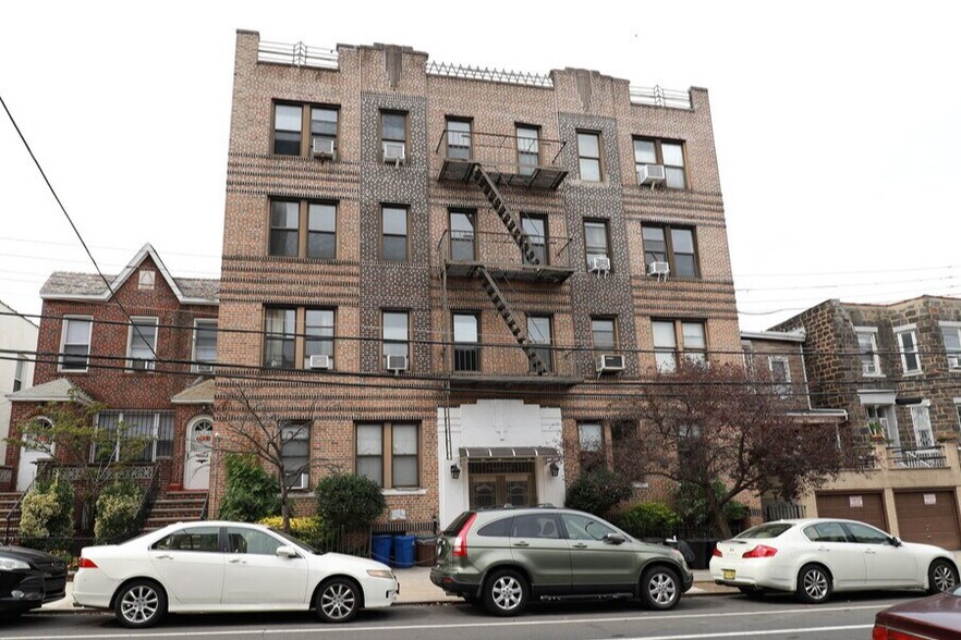 34-12 29th St, Long Island City, NY à vendre - Photo de l’immeuble – Image 1 sur 17