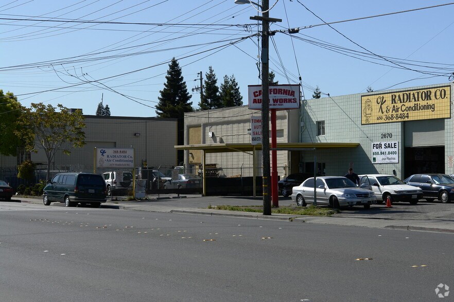 2674 Middlefield Rd, Redwood City, CA à vendre - Photo de l’immeuble – Image 2 sur 3