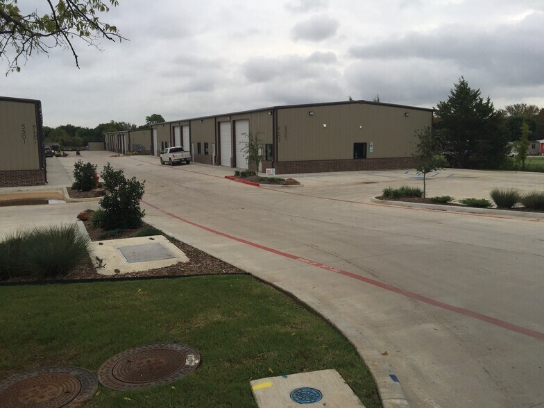 5501 Fishtrap Rd, Denton, TX à louer - Photo de l’immeuble – Image 3 sur 16