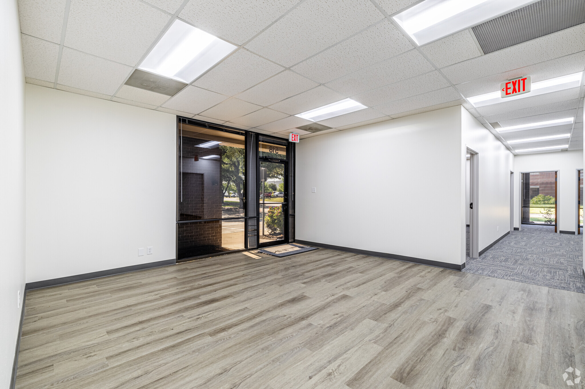 2307 Springlake Rd, Farmers Branch, TX à louer Photo intérieure– Image 1 sur 20