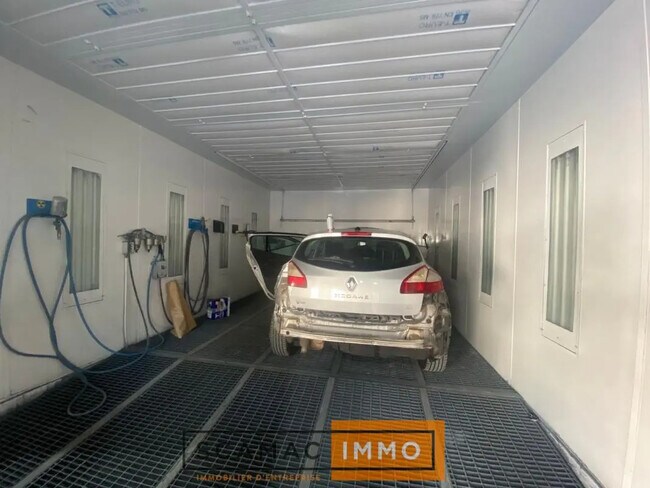 Plus de détails pour Local d’activités à vendre