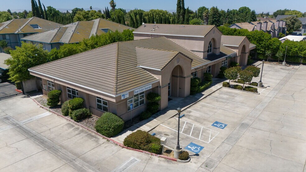 1444 W Main St, Ripon, CA à vendre - Photo de l’immeuble – Image 1 sur 55