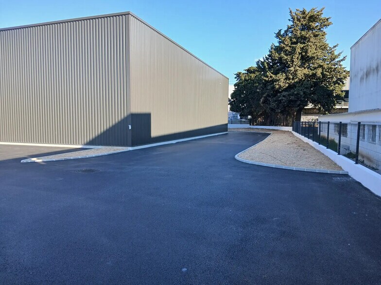Local commercial dans La Seyne-sur-Mer à louer - Photo de l’immeuble – Image 3 sur 3
