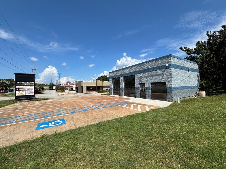 5188 Calhoun Memorial Hwy, Easley, SC à louer - Photo de l’immeuble – Image 3 sur 6